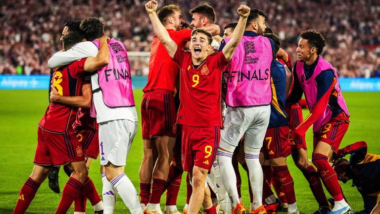 Sieg im Elfer-Krimi! Spanien feiert den ersten Titel seit 2012.