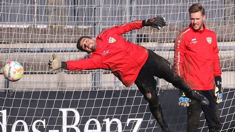 Wie geht es mit Fabian Bredlow (l.) und Florian Müller (r.) beim VfB Stuttgart weiter?