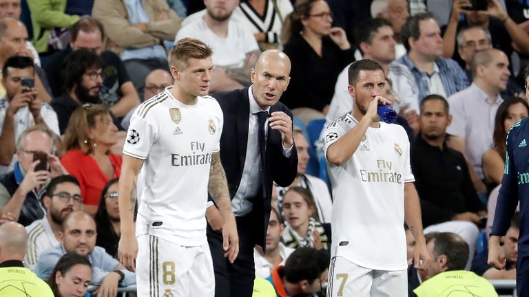 Toni Kroos hat gegen seinen Ex-Teamkollegen Eden Hazard gestichelt.