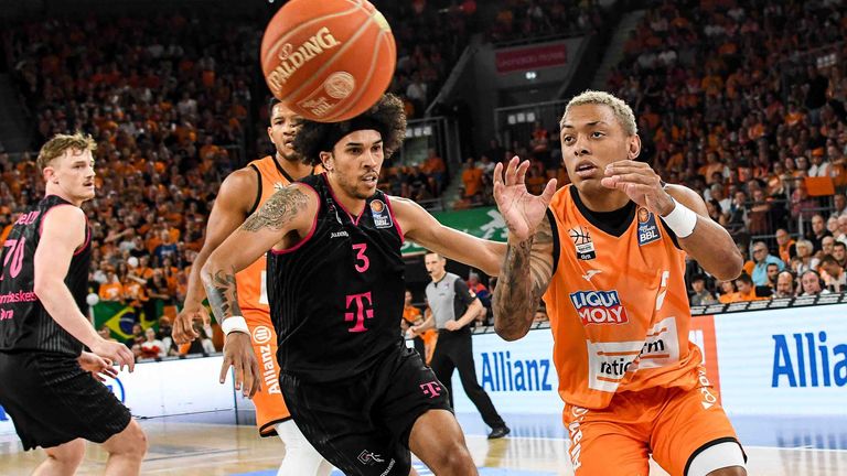 Ratiopharm Ulm besiegt auch die Favoriten Telekom Baskets Bonn und ist neuer Deutscher Meister.