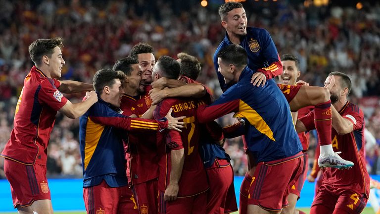 Spain players celebrate after winning the Nations League final 