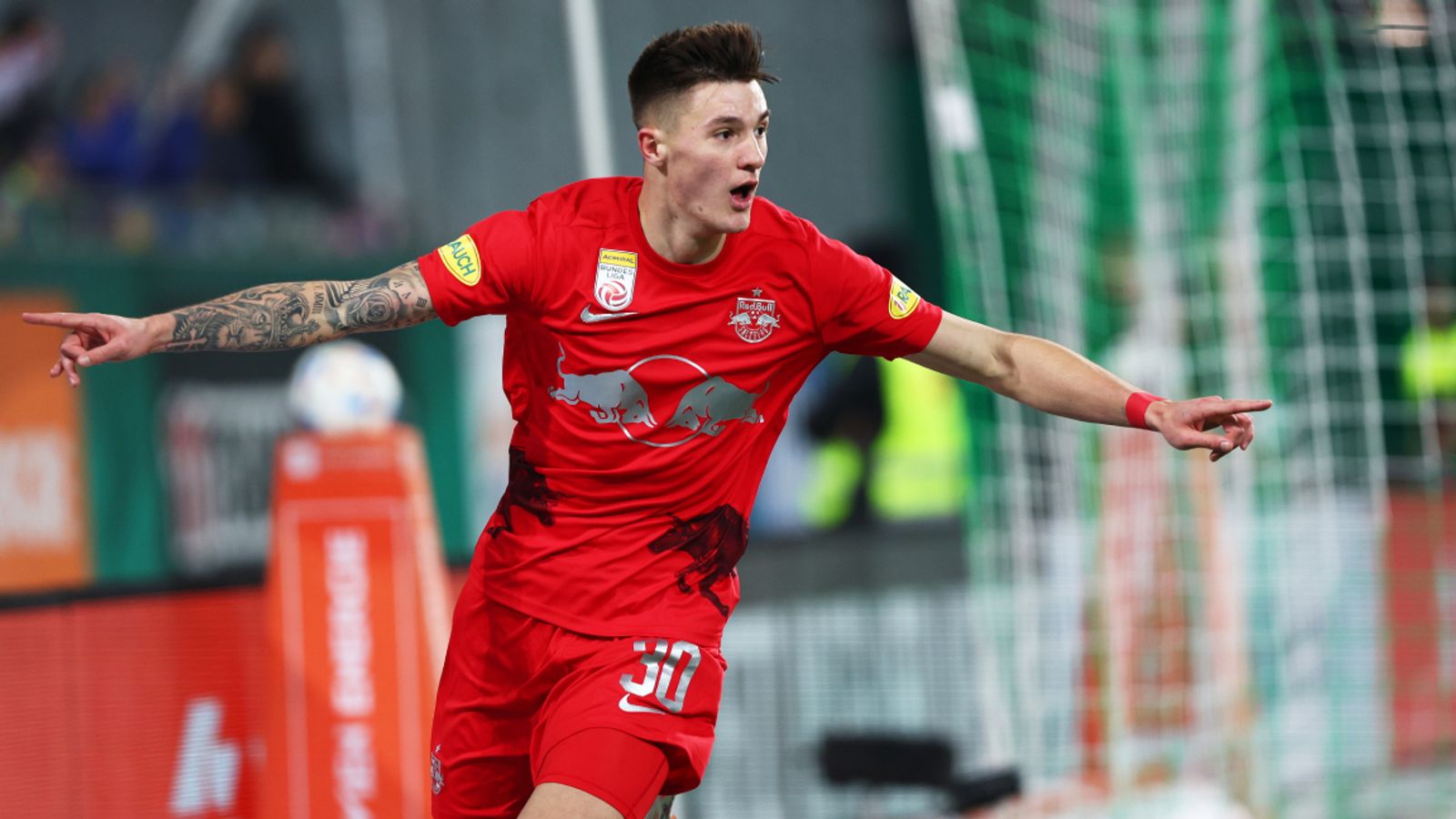  Benjamin Sesko of RB Salzburg celebrates a goal during a match, he has been linked with a transfer to Arsenal in Euro 2024.