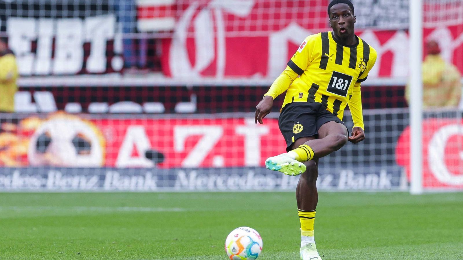 Borussia Dortmund Transfer BVB veleiht Soumaïla Coulibaly an Royal