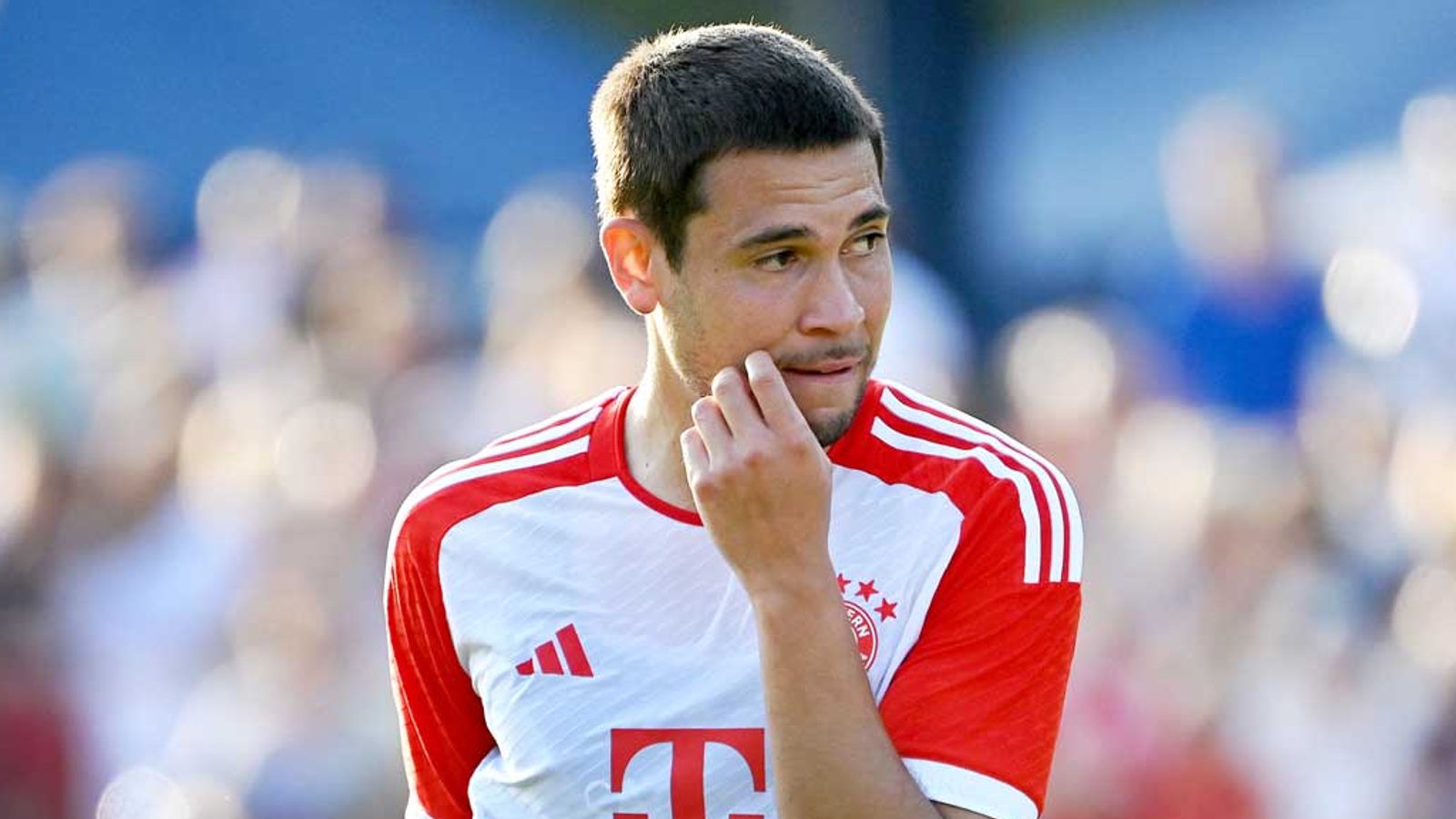 FC Bayern Raphael Guerreiro zieht sich Muskelbündelriss zu Fußball