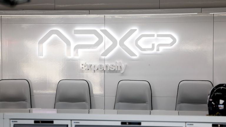 APXGP hat eine eigene Boxengasse, die denen der anderen sehr ähnlich sieht.