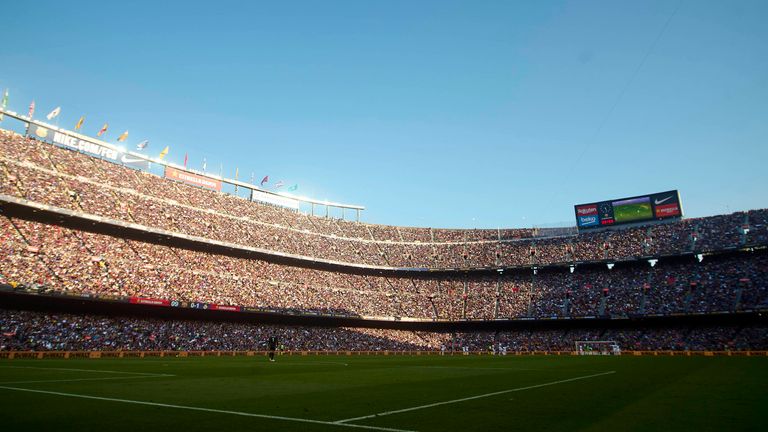 Das sagenumwobene Camp Nou war Austragungsstätte legendärer Momente der Fußball-Geschichte. Mit einem Fassungsvermögen von 99.354 ist es das größte Stadion Europas.