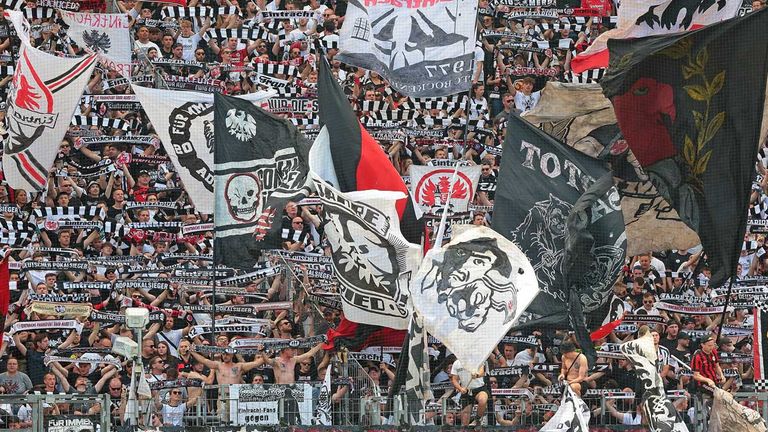 Eintracht Frankfurt wird für Fanvergehen bestraft.