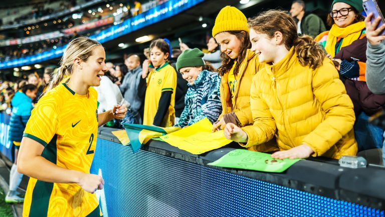 Die Frauentrikots sind beliebt unter den Fans.