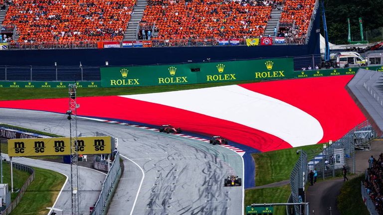 Viele Regelverstöße am ganzen Wochenende: Die FIA empfiehlt in den letzten beiden Kurven auf dem Spielberg-Ring ein Kiesbett. 