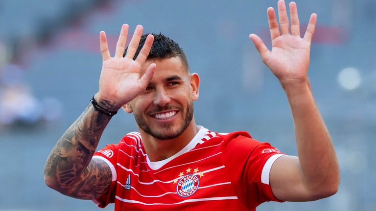 Emotionale Worte und eine Bitte! Lucas Hernandez hat sich von den Bayern-Fans verabschiedet.
