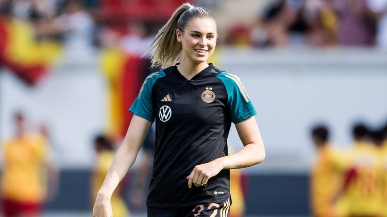 Jule Brand beim Länderspiel der deutsche Nationalmannschaft gegen Vietnam.