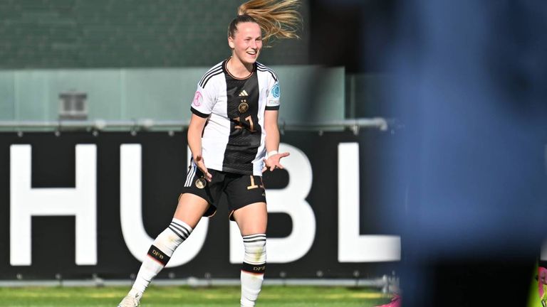 Franziska Kett schießt die deutschen U19-Juniorinnen ins EM-Endspiel.