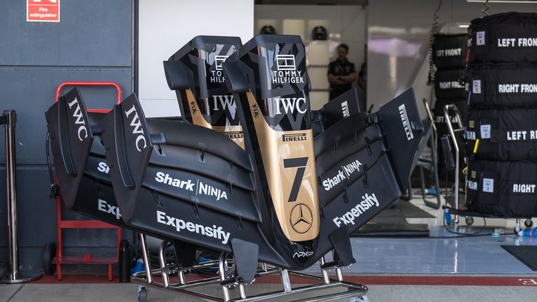 APX GP konnte sich Mercedes und einige bekannte Sponsoren als "Partner" sichern.