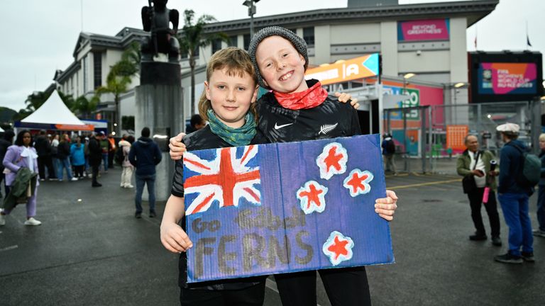 Auch die Fans des Gastgeberlandes Neuseeland freuten sich auf die Eröffnung.