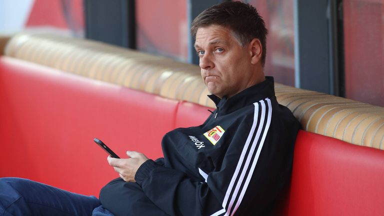 Oliver Ruhnert hat seine Kritik an Hansi Flick erneuert.