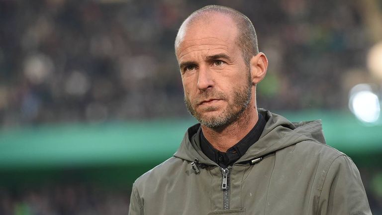Ex-Bayern-Profi Mehmet Scholl teilt gegen Lucas Hernandez ab.