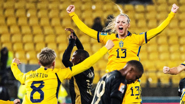 Kurz vor Schluss wendet Schweden den WM-Fehlstart noch ab.
