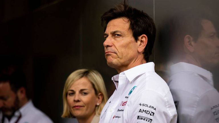 Nach einem enttäuschenden Wochenende sichtlich bedient: Mercedes-Teamchef Toto Wolff. 