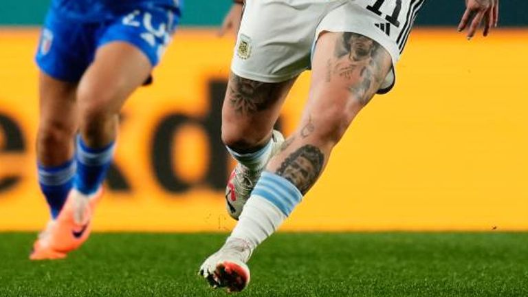 Argentiniens WM-Spielerin Yamila Rodriguez wird wegen ihres Ronaldo-Tattoos angefeindet.