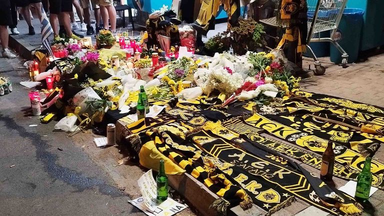 Bei der Begegnung zwischen AEK Athen und Dinamo Zagreb kommt es zu schweren Ausschreitungen mit eines Todesfall.