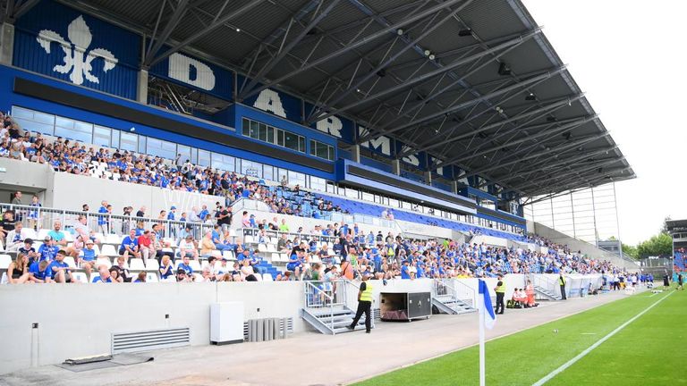 Merck-Stadion am Böllenfalltor
Kapazität: 17.810 Zuschauer
Preis pro Bier (0,5 l): ?
Preis pro Bratwurst: ?