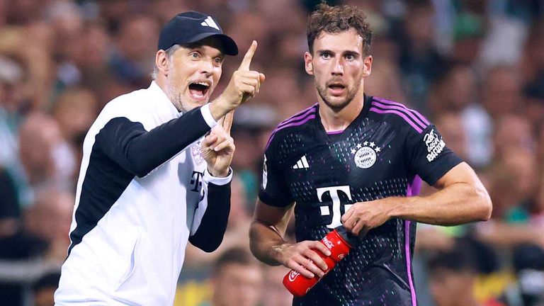Bayern-Trainer Thomas Tuchel im Austausch mit Leon Goretzka.