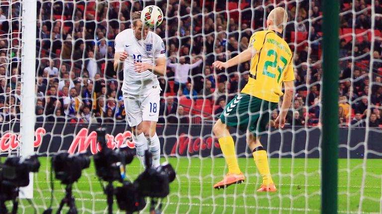 Harry Kane mit seinem Debüt-Tor für die englische Nationalmannschaft bei der Qualifikation für die Europameisterschaft (21 Jahre, 7 Monate und 27 Tage).