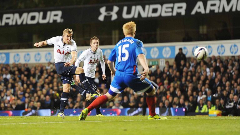 Harry Kane mit seinem ersten Tor im EFL-Cup für Tottenham Hotspur gegen Hull City (20 Jahre, 3 Monate und zwei Tage.)