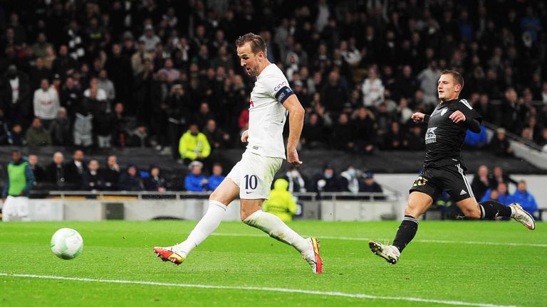 Harry Kane mit seinem ersten Tor für die Conference League für Tottenham Hotspur (28 Jahre, 2 Monate und 2 Tage).