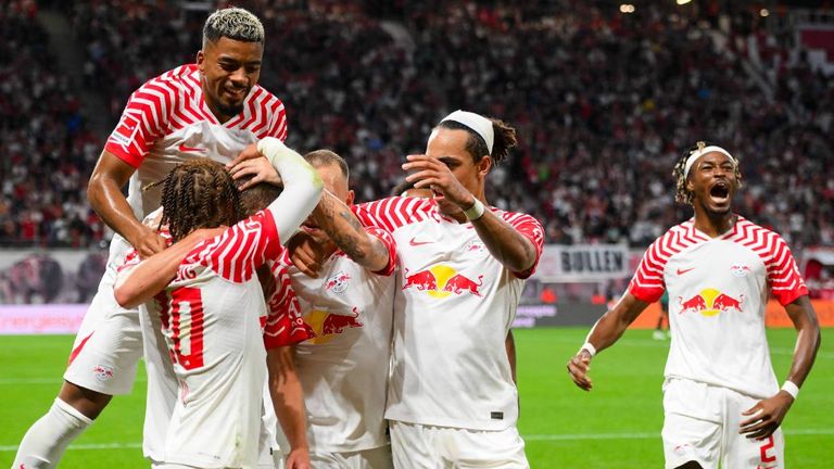 Offensivrausch nach Rückstand: RB Leipzig holt gegen den VfB Stuttgart den ersten Saisonsieg.