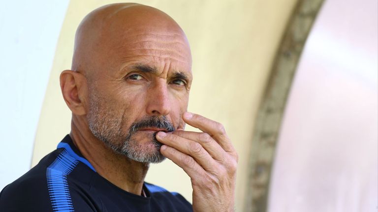 Dem neuen italienischen Nationaltrainer Luciano Spalletti droht eine Millionen-Strafe.
