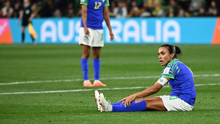 Eine niedergeschlagene Marta nach dem 0:0 gegen Jamaika. Somit ist Brasiliens Superstar  mit der Selecao aus dem WM-Turnier ausgeschieden.