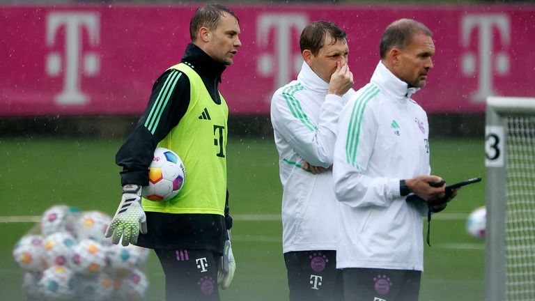 Manuel Neuer absolvierte am Montag erstmals wieder ein Torhüter-Training zusammen mit seinen Kollegen (Foto Ruiz).