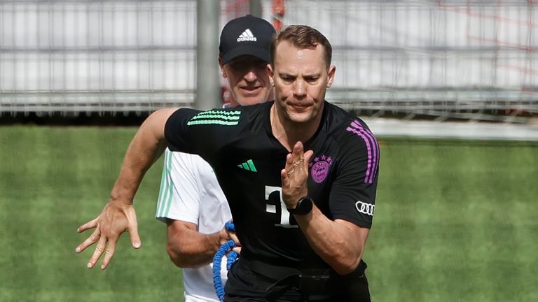 Manuel Neuer beim Fitnesstraining (Foto: Ruiz).