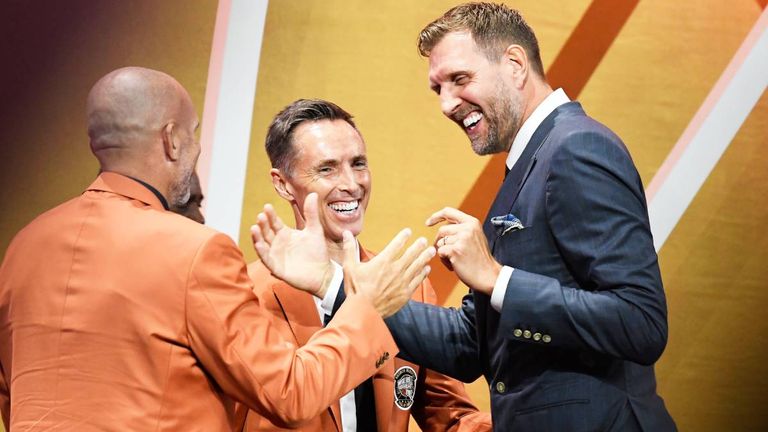 Dirk Nowitzki ist als erster Deutscher in die Hall of Fame der NBA aufgenommen worden.
