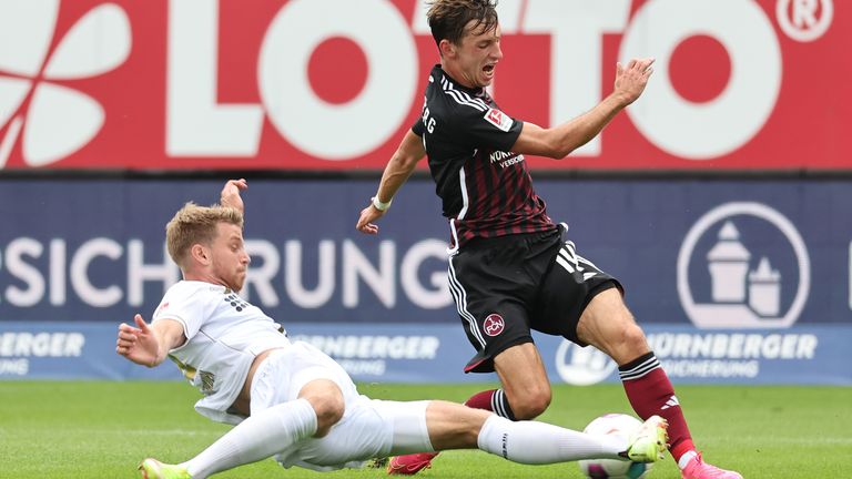 Drei Platzverweise bei Club-Erfolg! Nürnberg feiert zweiten Sieg in Serie.