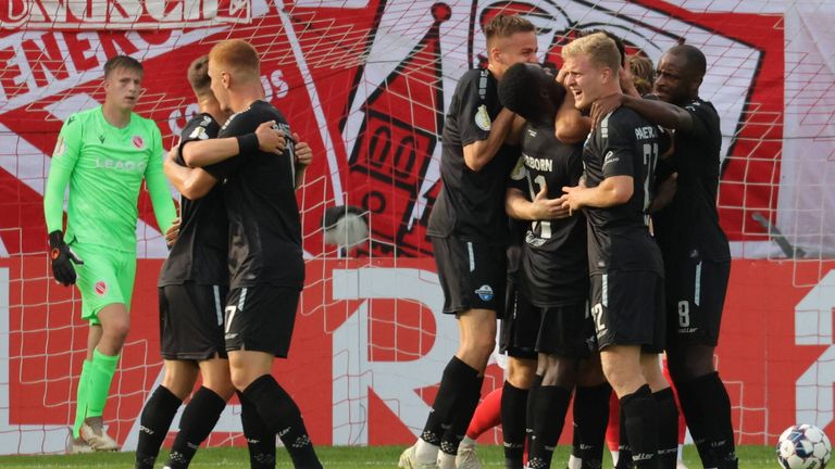 Der SC Paderborn steht locker in der 2. Runde im DFB-Pokal. 