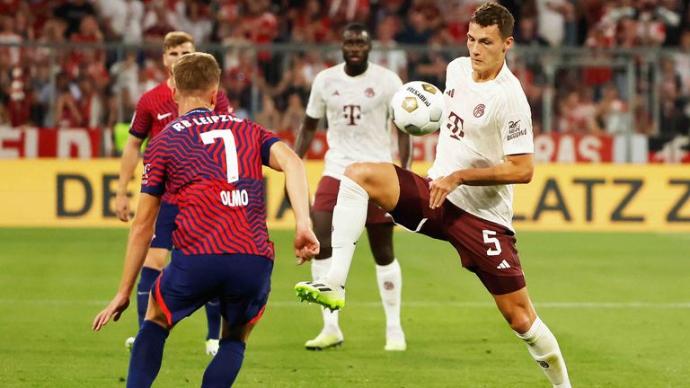 Benjamin Pavard (r.) steht kurz vor einem Wechsel zu Inter Mailand.