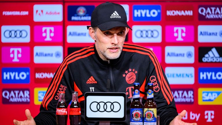 Thomas Tuchel stellt sich den Fragen der Reporter.