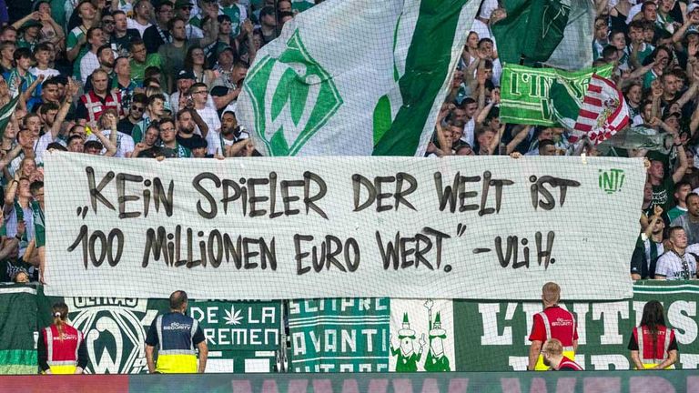 Die Fans von Werder Bremen erinnern Uli Hoeneß an seine Aussage aus dem Jahr 2019.