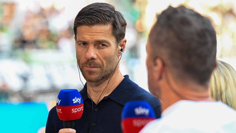 Xabi Alonso vor dem Topspiel zusammen mit Lothar Matthäus im Interview bei Sky. 
