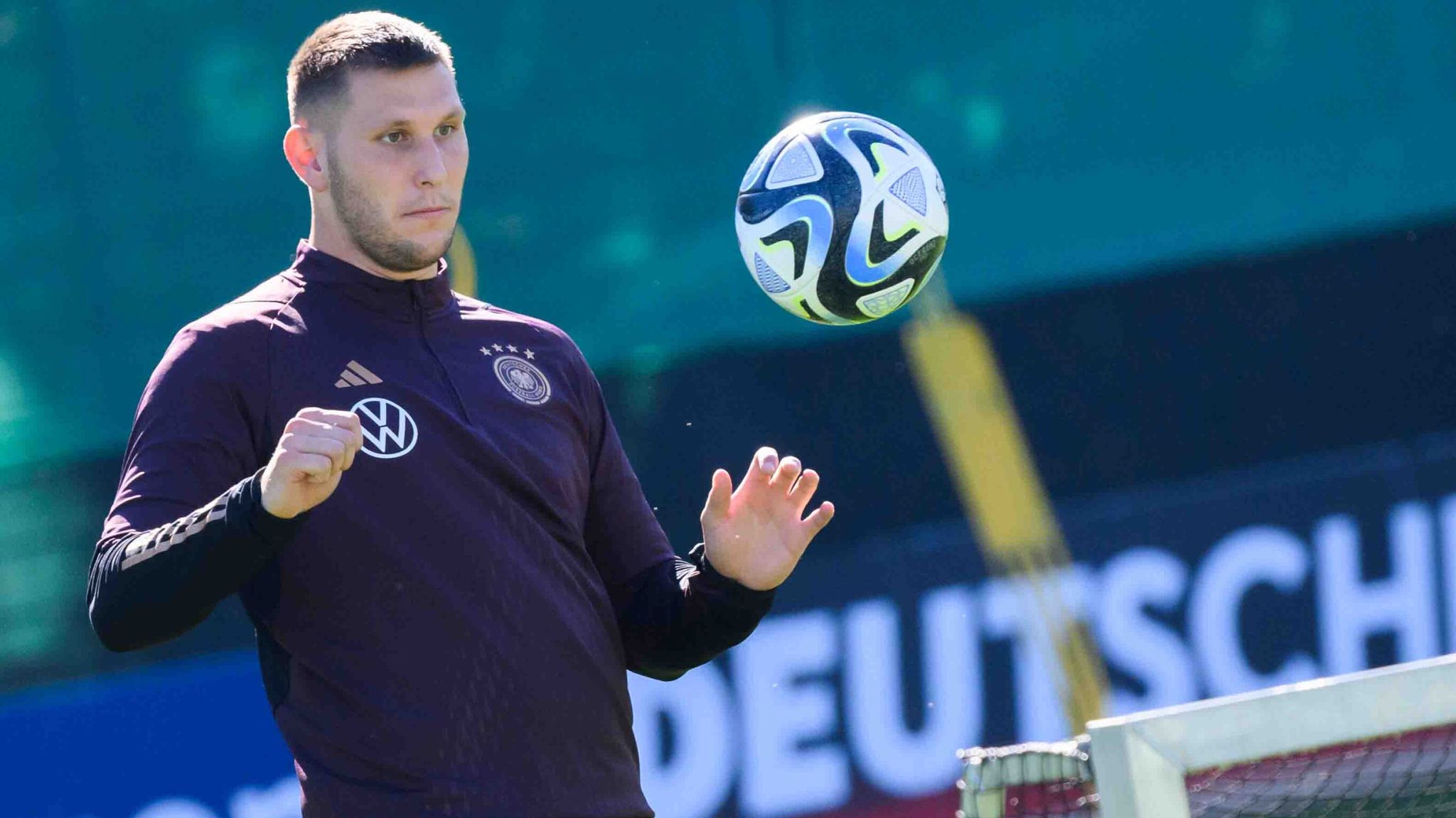 Dfb Bvb Star Niklas Süle Kritisiert Us Reise Mit Der Nationalmannschaft Fußball News Sky Sport 