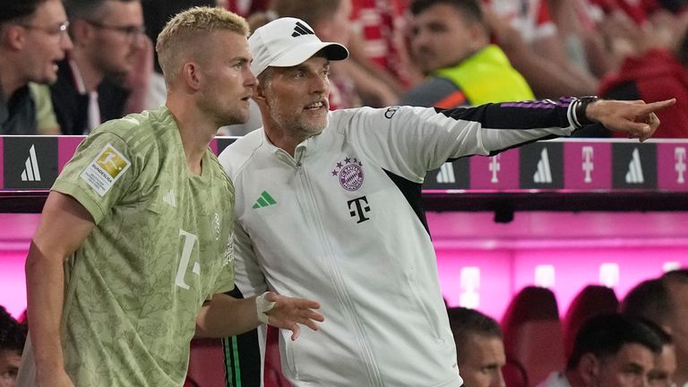Matthijs de Ligt (l.) ist mit seiner aktuellen Rolle unter Bayern-Trainer Thomas Tuchel nicht zufrieden.
