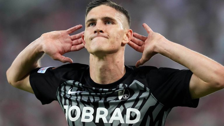 Freiburg jubelt im Hexenkessel von Piräus.