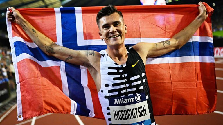 Jakob Ingebrigtsen hat den Weltrekord über 2000 Meter gebrochen.

