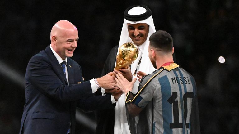 Trainer-Ikone Louis van Gaal glaubt, die WM in Katar sei manipuliert worden. 