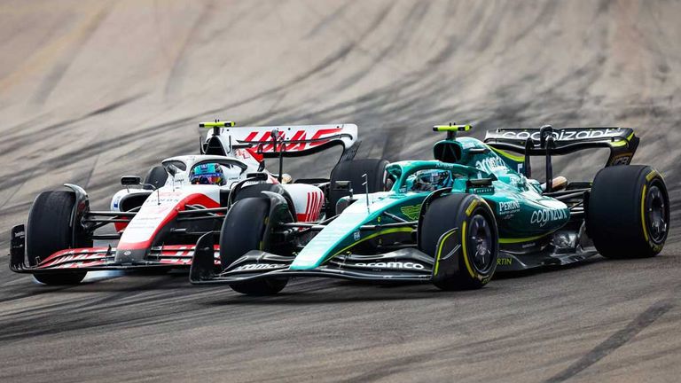 Mick Schumacher (l.) und Sebastian Vettel fuhren 2021 und 2022 gemeinsam in der Formel 1.