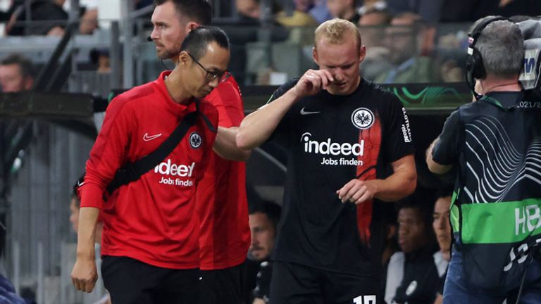 Frankfurt-Kapitän Sebastian Rode hat sich im Conference-League-Duell gegen Aberdeen verletzt.