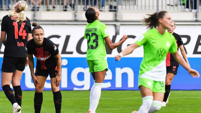 Zum Bundesligaauftakt gewinnt der VfL Wolfsburg 3:0 gegen Bayer Leverkusen.