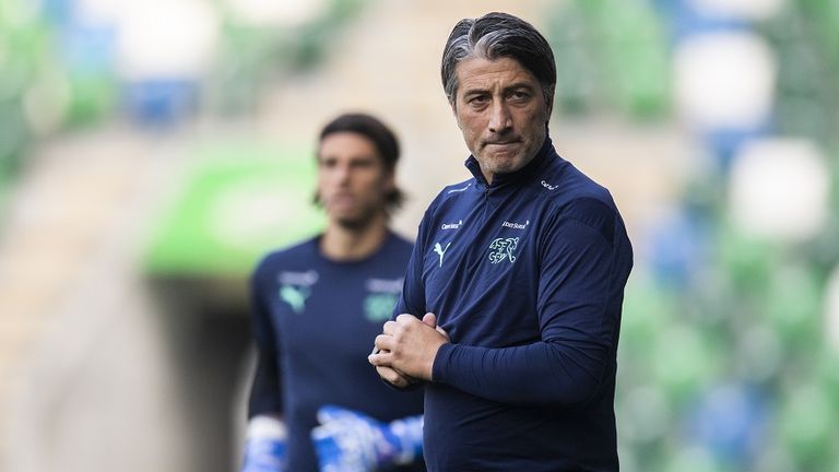 Murat Yakin stellt sich schützend vor seinen Nationaltorhüter.